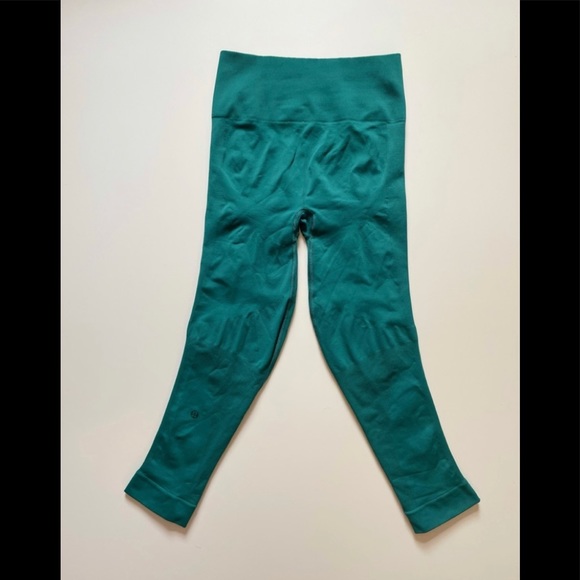 Lululemon Zone In Crop - Picture 4 of 5